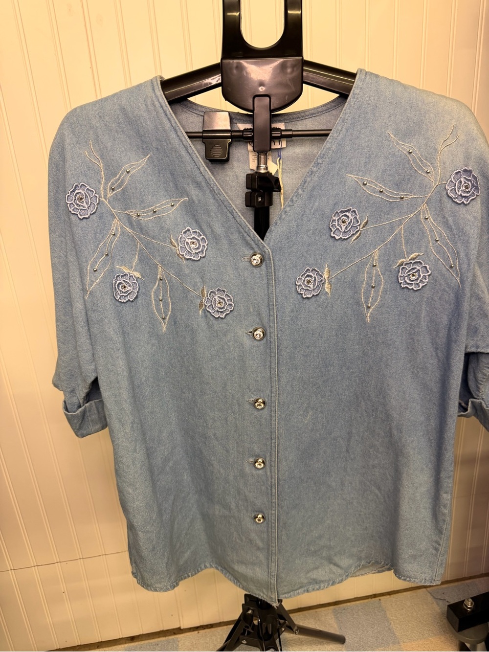 VINTAGE Jaclyn Smith Light Blue Embroidered Button-Front Blouse